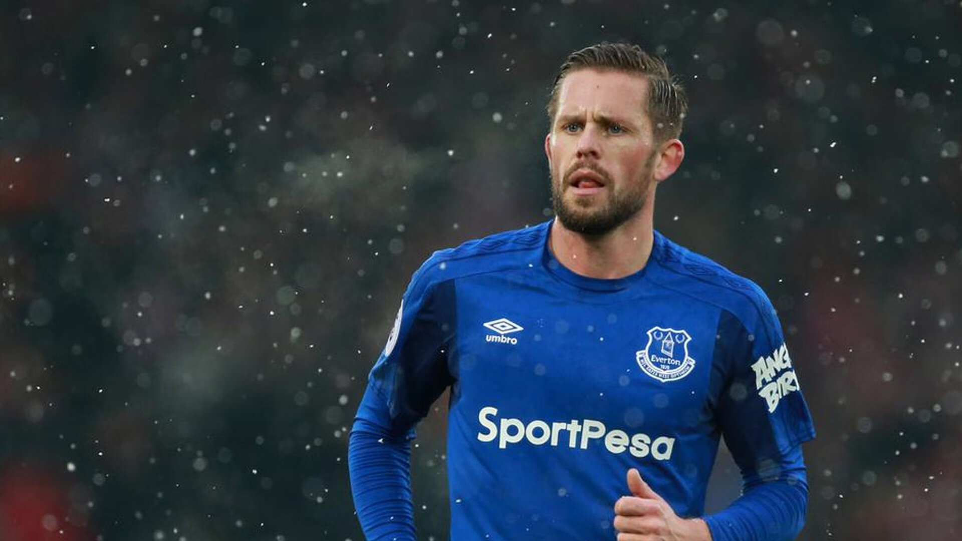 开云官网-季后赛抢七之夜，保罗末节接管比赛，球场化身命运棋盘